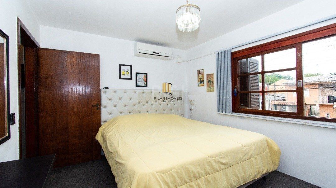 Casa para Venda - 238m², 3 dormitórios, sendo 1 suites, 3 vagas - Camaquã
