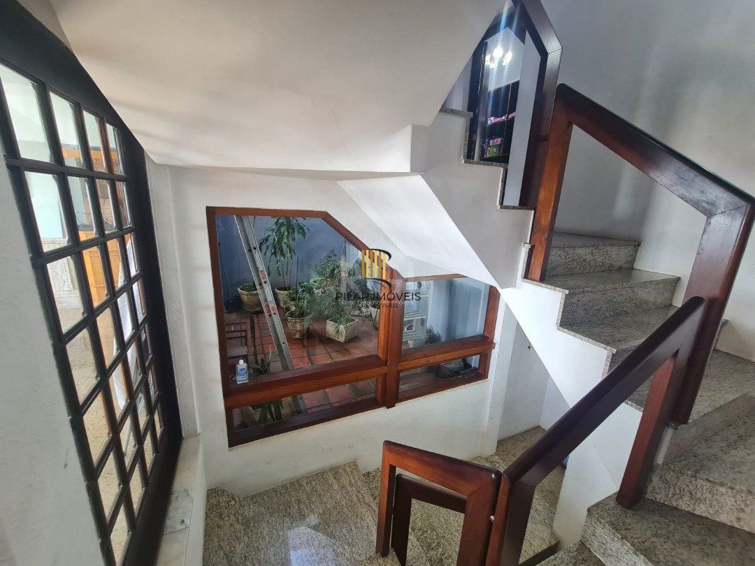 Casa para Venda - 464m², 5 dormitórios, sendo 4 suites, 4 vagas - Nonoai