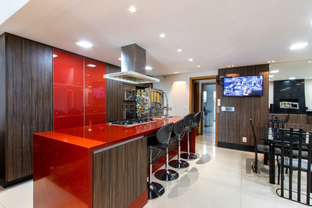 Casa com 5 suites com area privativa 714,00