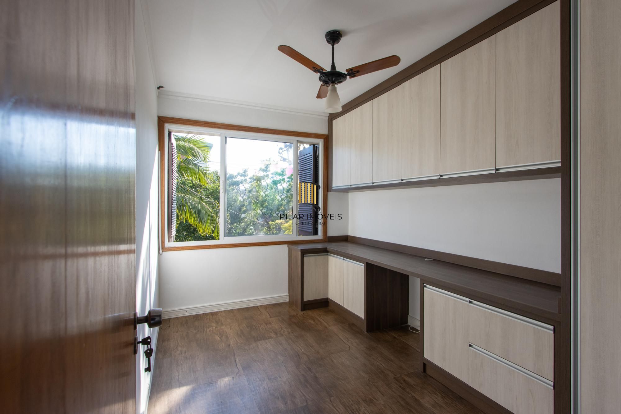 Apartamento com 2 dormitórios com 74m² e 1 vaga e no Menino Deus