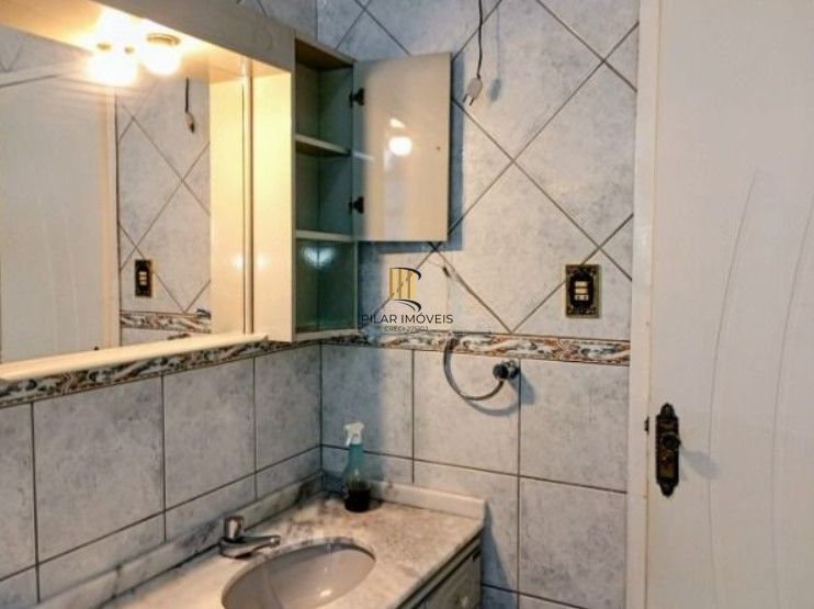 Apartamento 2 dormitórios desocupado à venda no bairro São João