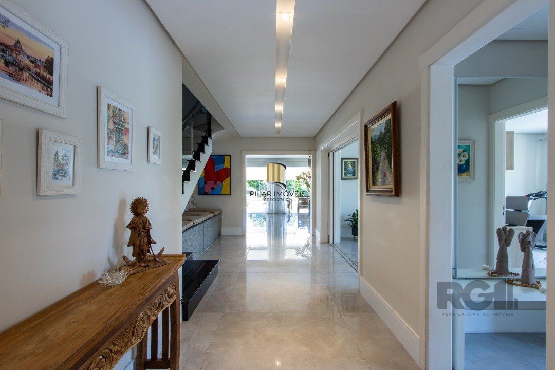 Excelente residência no Condomínio Terra Ville com aproximadamente 474,74m² privativos.