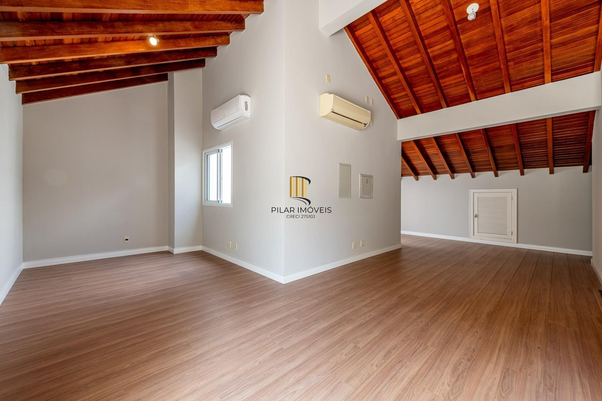 Casa de 4 dormitórios no bairro Três Figueiras