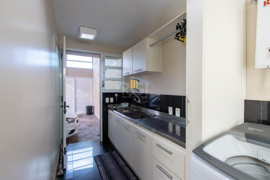 Casa 4 dormitórios no bairro Teresópolis