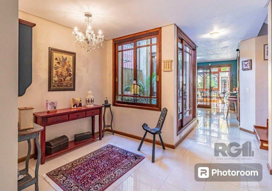 Casa 6 dormitórios no bairro Ipanema