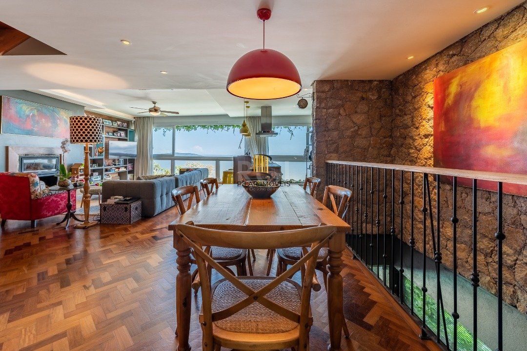 Casa para Venda - 300m², 3 dormitórios, sendo 3 suites, 2 vagas - Sétimo Céu
