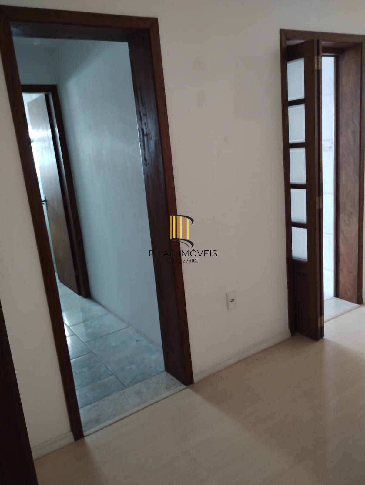 Excelente Casa com 03 suítes + Apto nos fundos com 01 Dor. Garagem 3 carros
