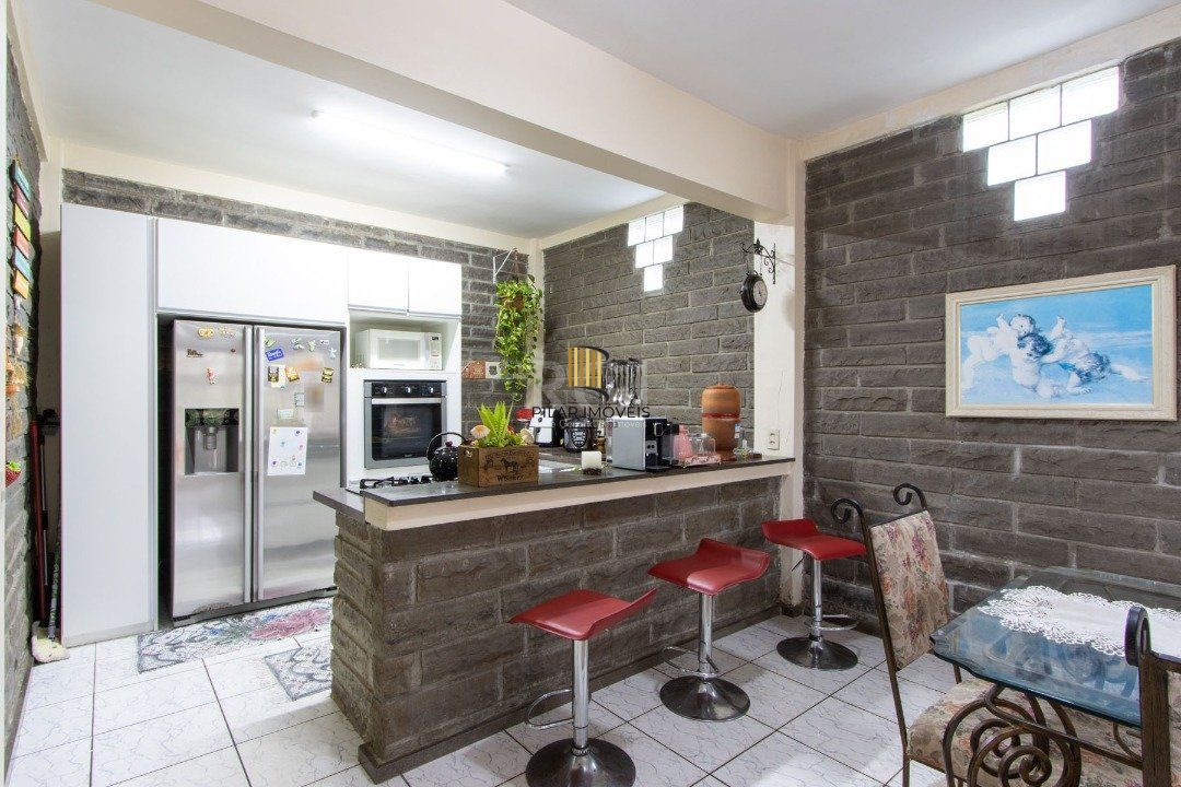Casa 4 dormitórios no bairro Hípica