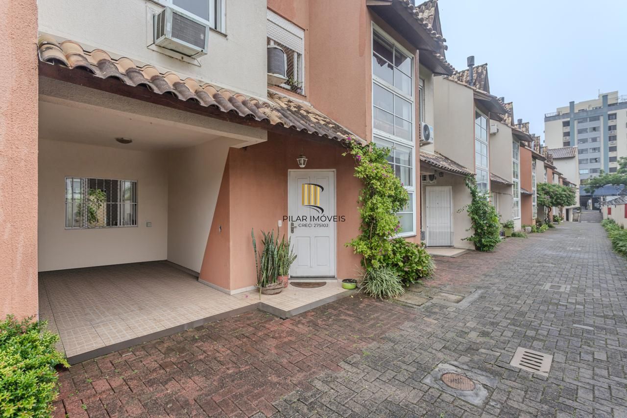 Casa de Condomínio 3 dormitórios no bairro Tristeza