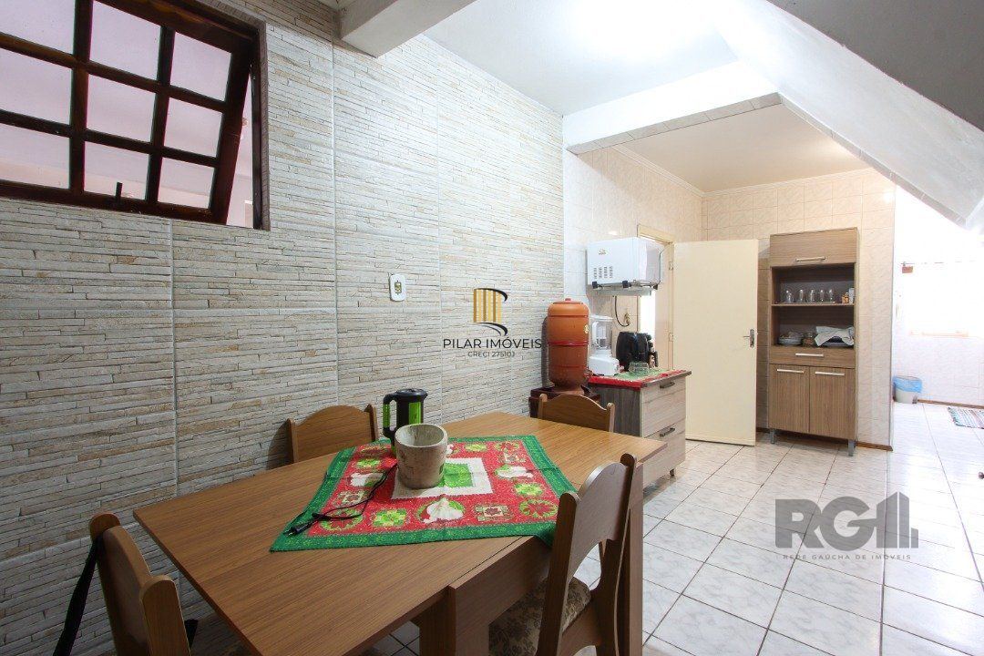 Casa 04 dormitórios, 02 suítes, living 02 ambientes