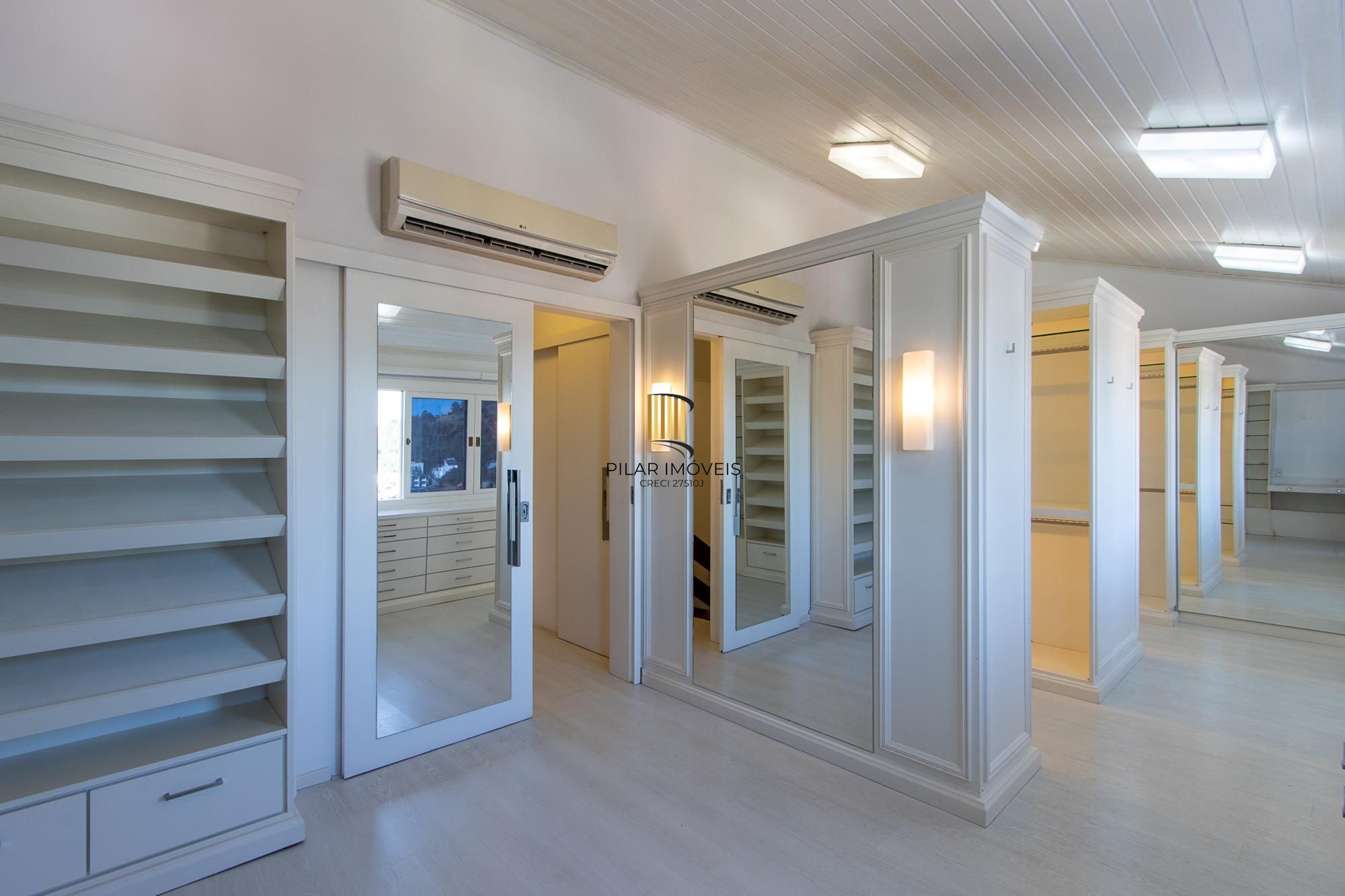 Casa com 4 dormitórios no Espírito santo