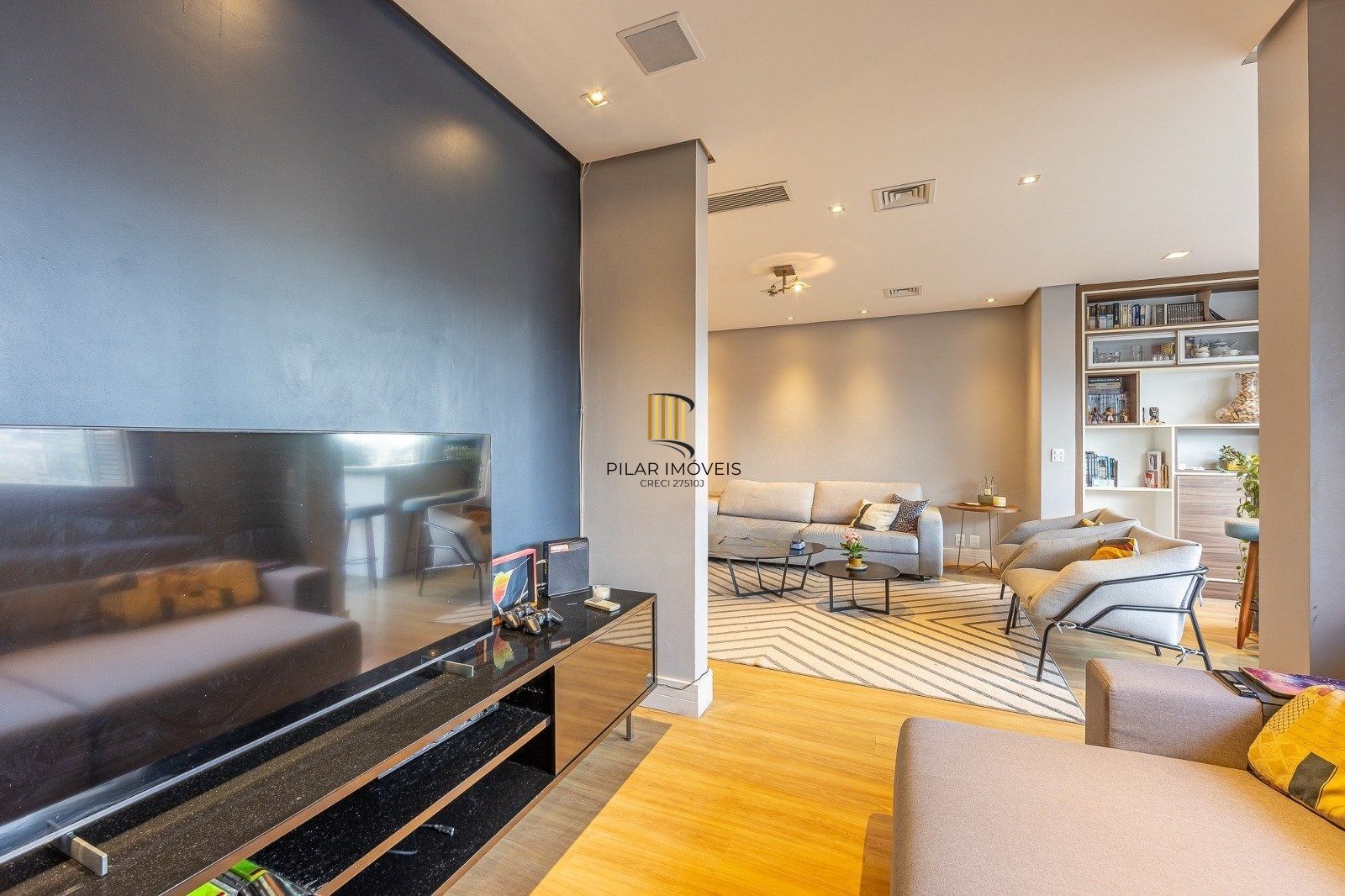 Belíssimo apartamento 03 dormitórios no Petrópolis