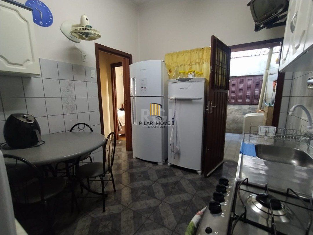 Casa para Venda - 185m², 3 dormitórios, 5 vagas - Menino Deus