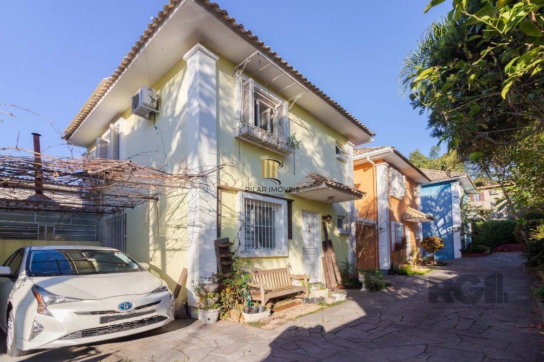 Casa em condomínio, 3 quartos, 1 suite, lareira, churrasqueira, 1 vaga - Bairro Tristeza