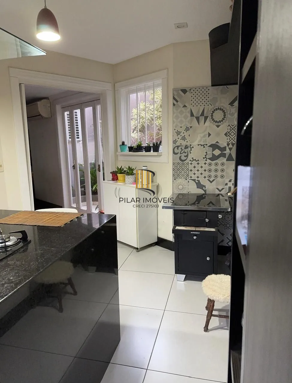 Casa 5 dormitórios no bairro Chácara das Pedras