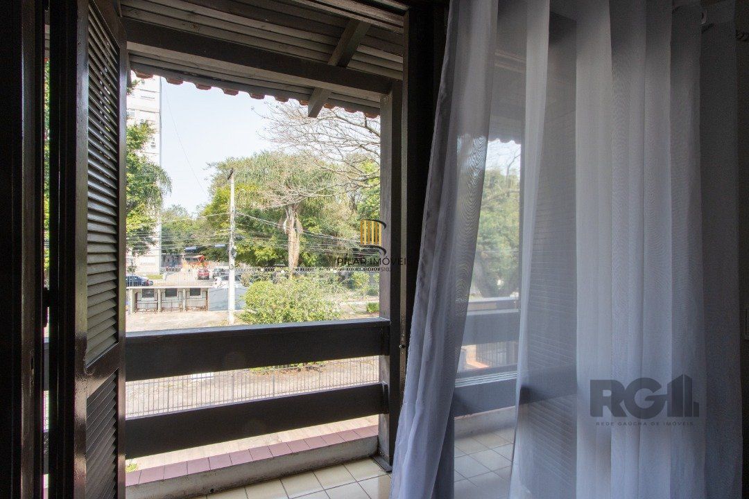 Casa 7 dormitórios no bairro Camaquã