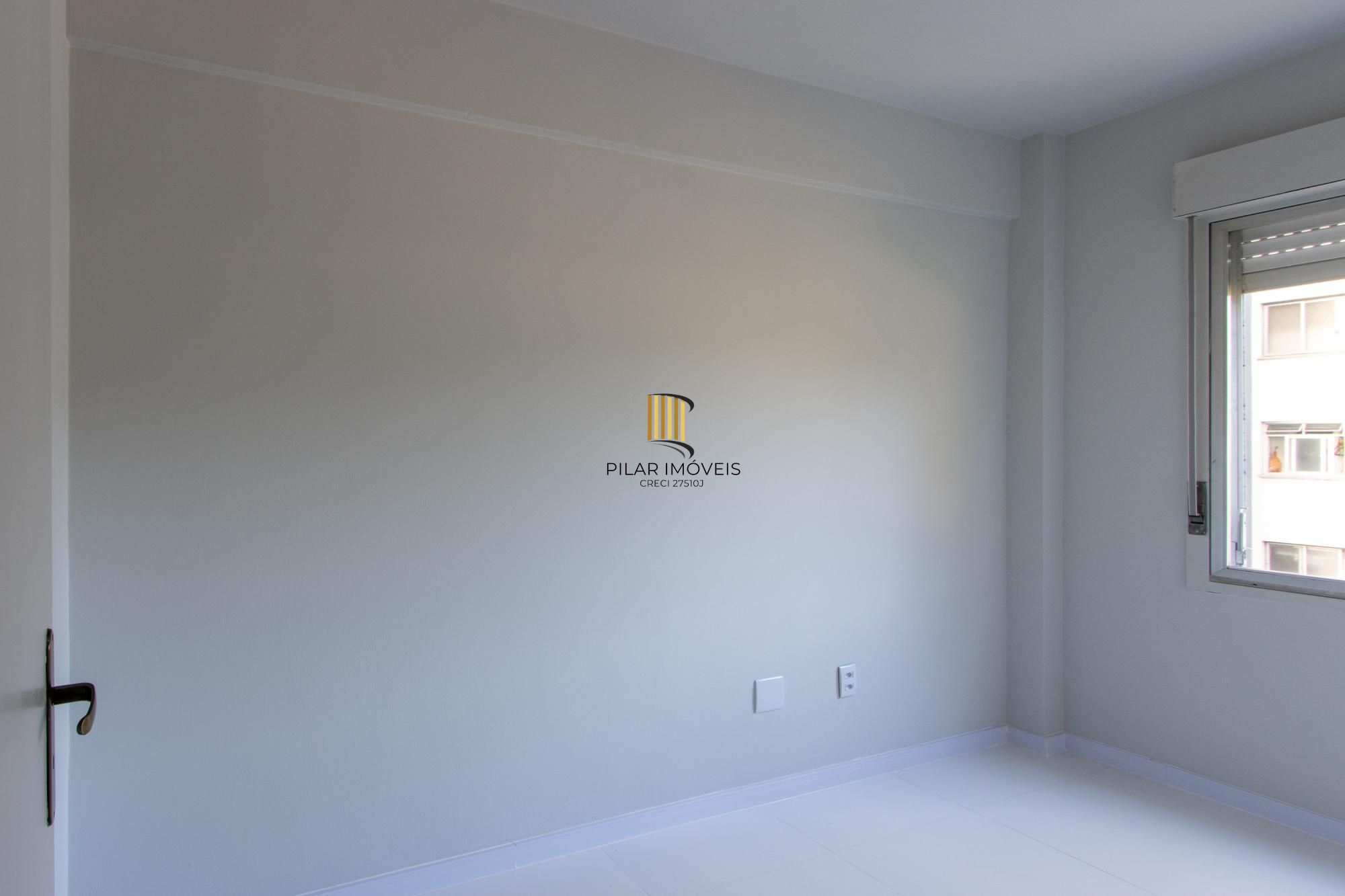 Apartamento 3 quartos, reformado, condomínio com infraestrutura - Bairro Cristal