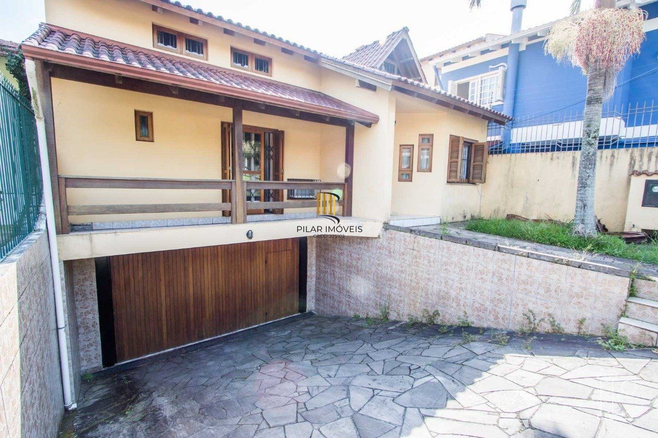 Casa para Venda com 3 dormitórios, sendo 1 suites, e 3 vagas no bairro Imperial Parque