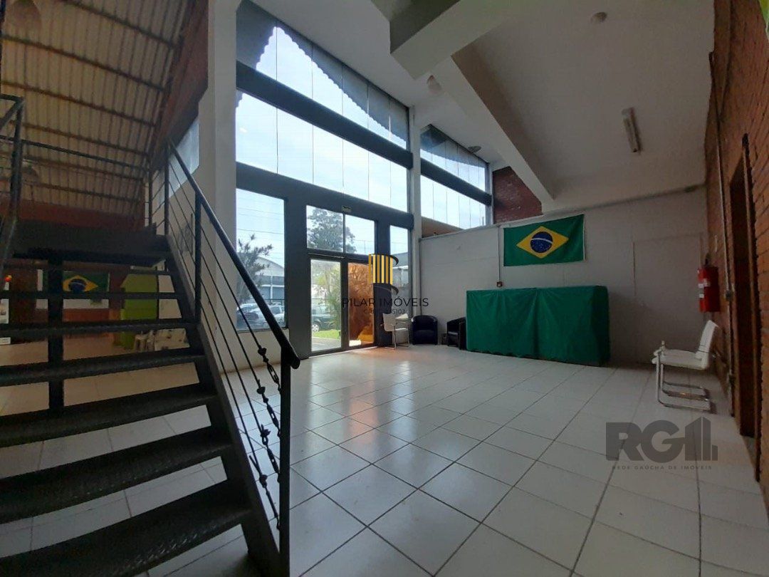 Prédio comercial com área total de 5.000 m² na rua Frederico Mentz, bairro Navegantes.