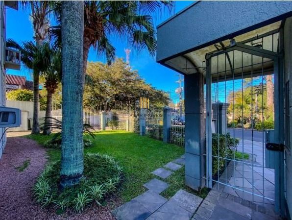 Apartamento com 2 dormitórios (reversível para 3) e 1 vaga escriturada  à venda no coração de Ipanema