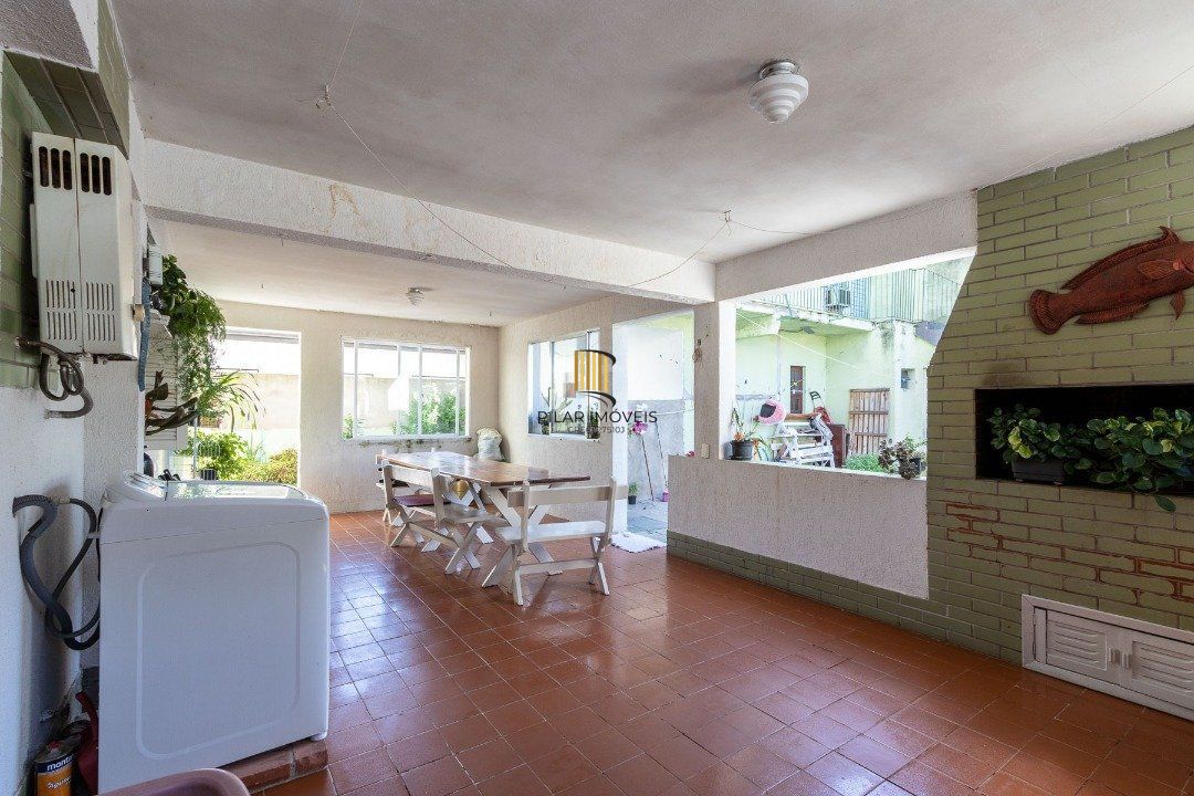 Casa para Venda - 280m², 3 dormitórios, sendo 1 suites, 2 vagas - Nonoai