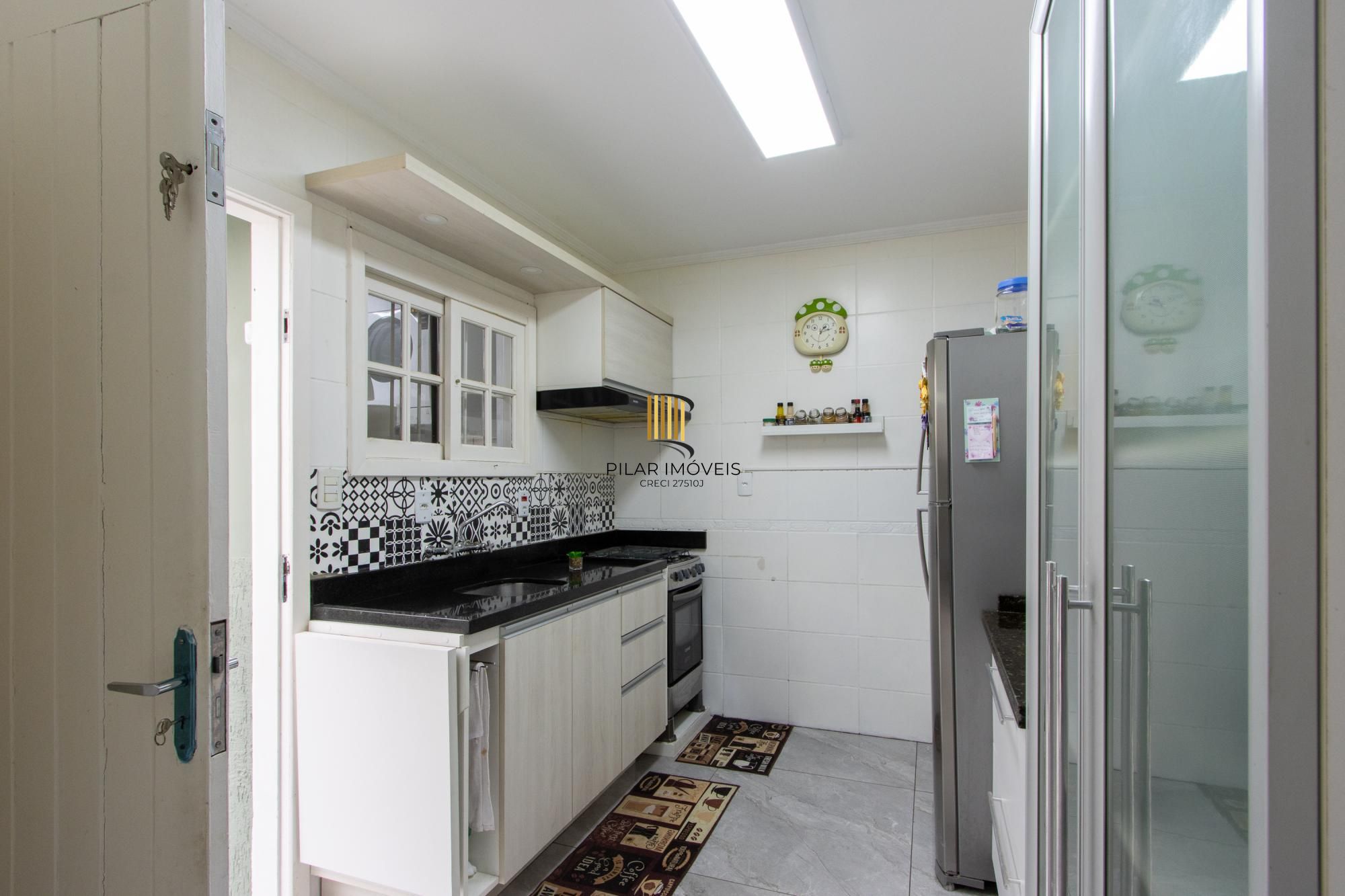 Casa 3 dormitórios no bairro Guarujá