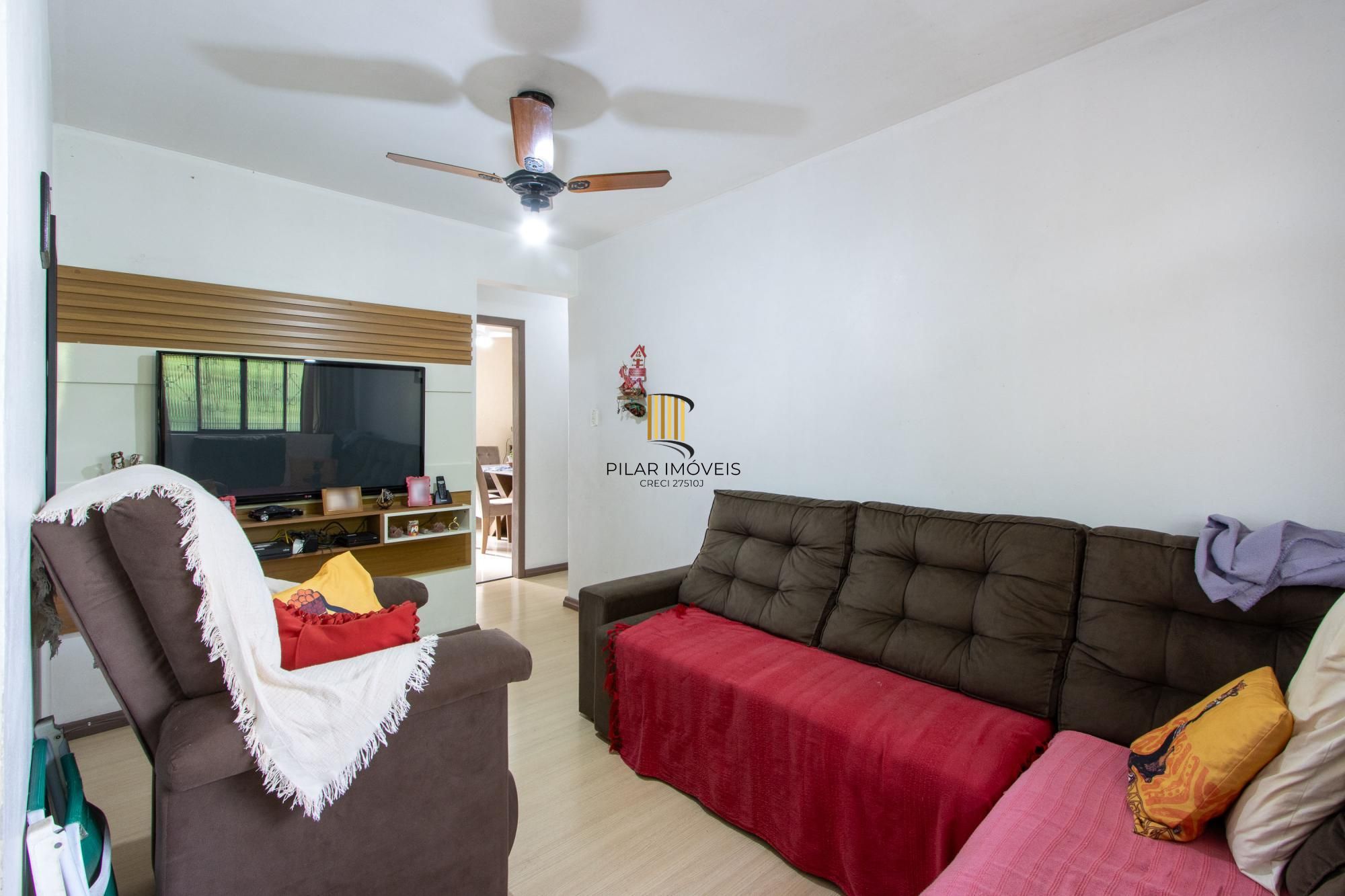 Casa ampla de 2 pavimentos com 4 dormitórios, 1 suite e 4 vagas no bairro Santa Tereza!