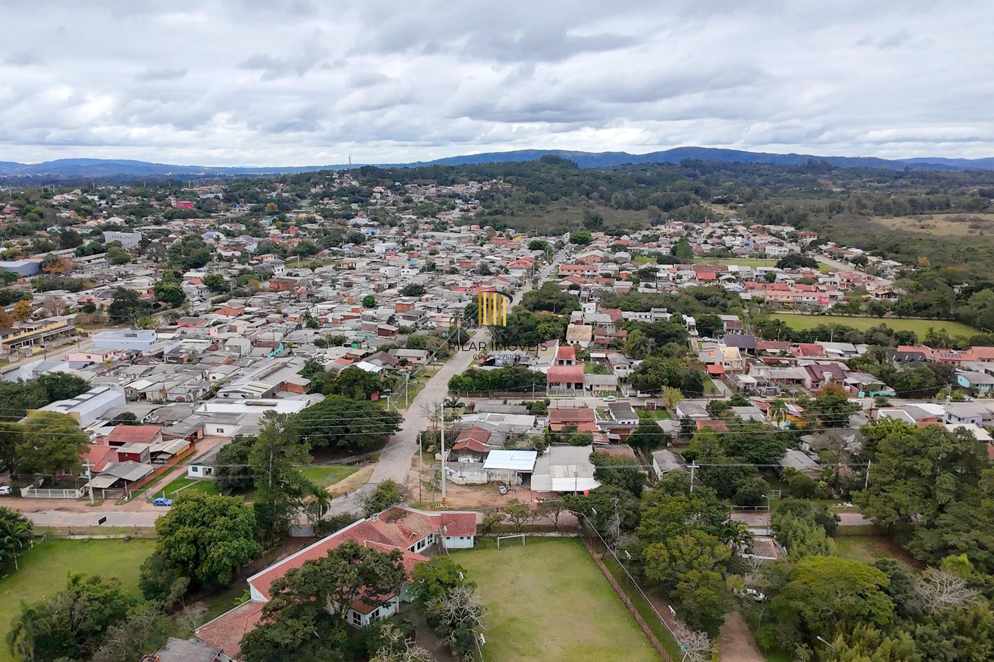 Terreno com edificações para múltiplos negócios lucrativos.
