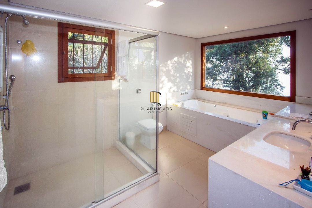 Casa para Venda - 420m², 4 dormitórios, sendo 3 suites, 5 vagas - Tristeza