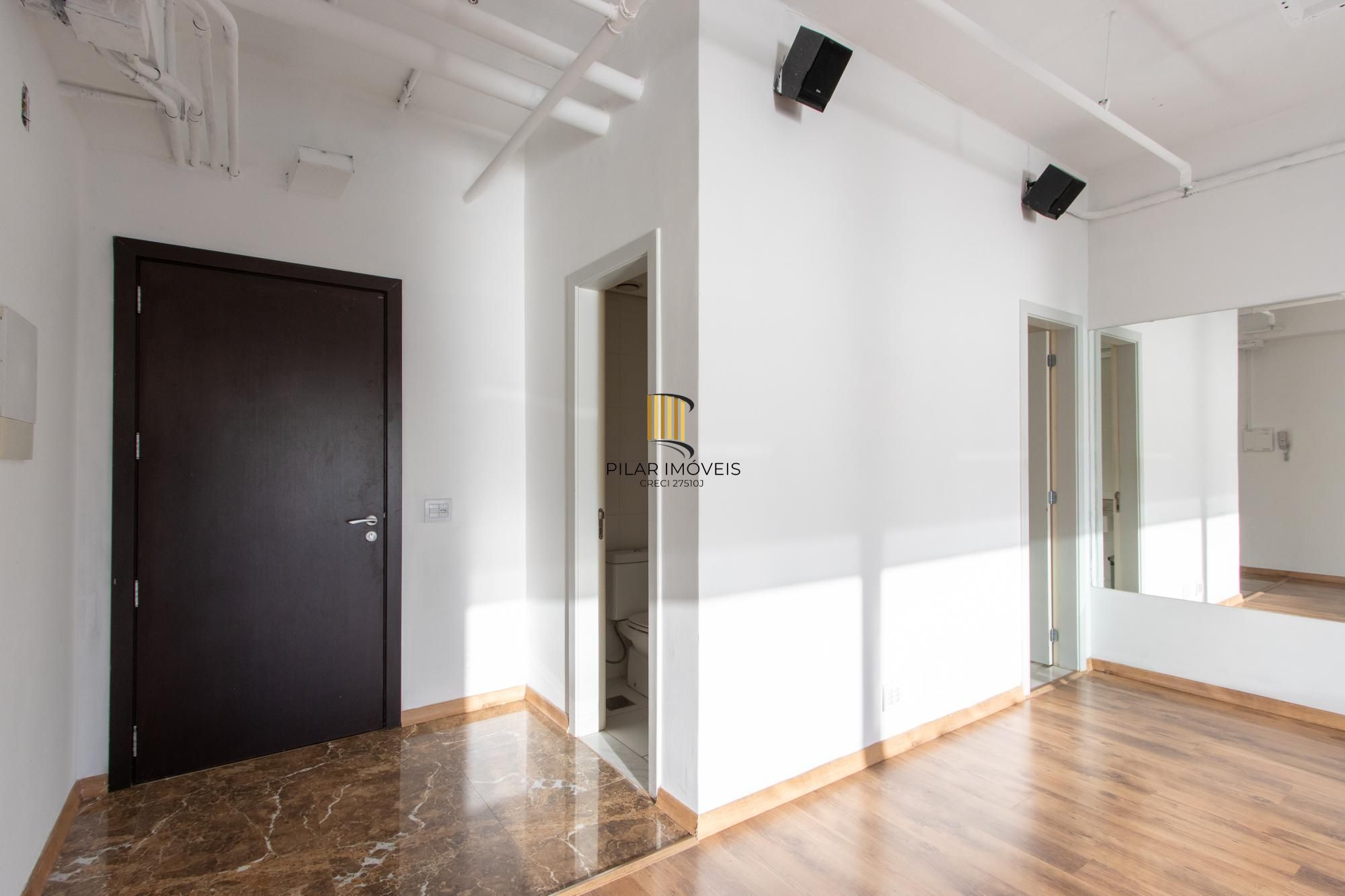 Sala Comercial no Ed. Cristal Tower  junto ao Barra Shopping no Bairro Cristal