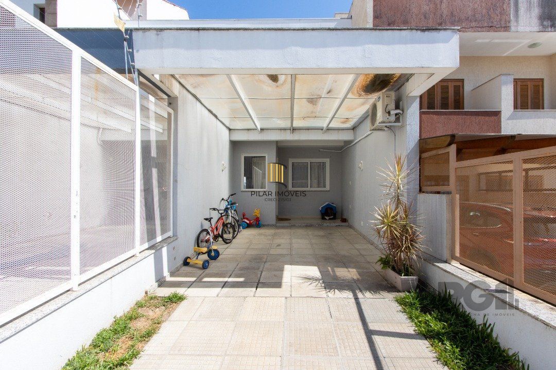 Casa 2 dormitórios no bairro Guarujá