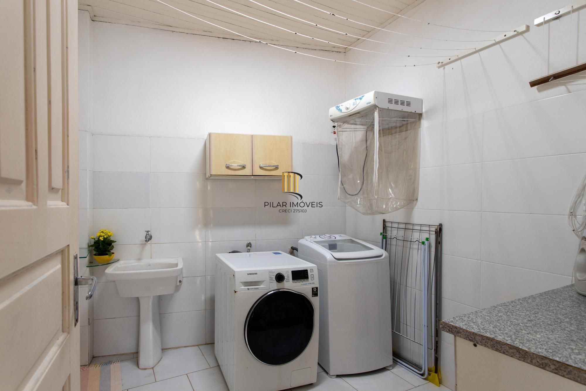 Casa 5 dormitórios no bairro Vila Assunção