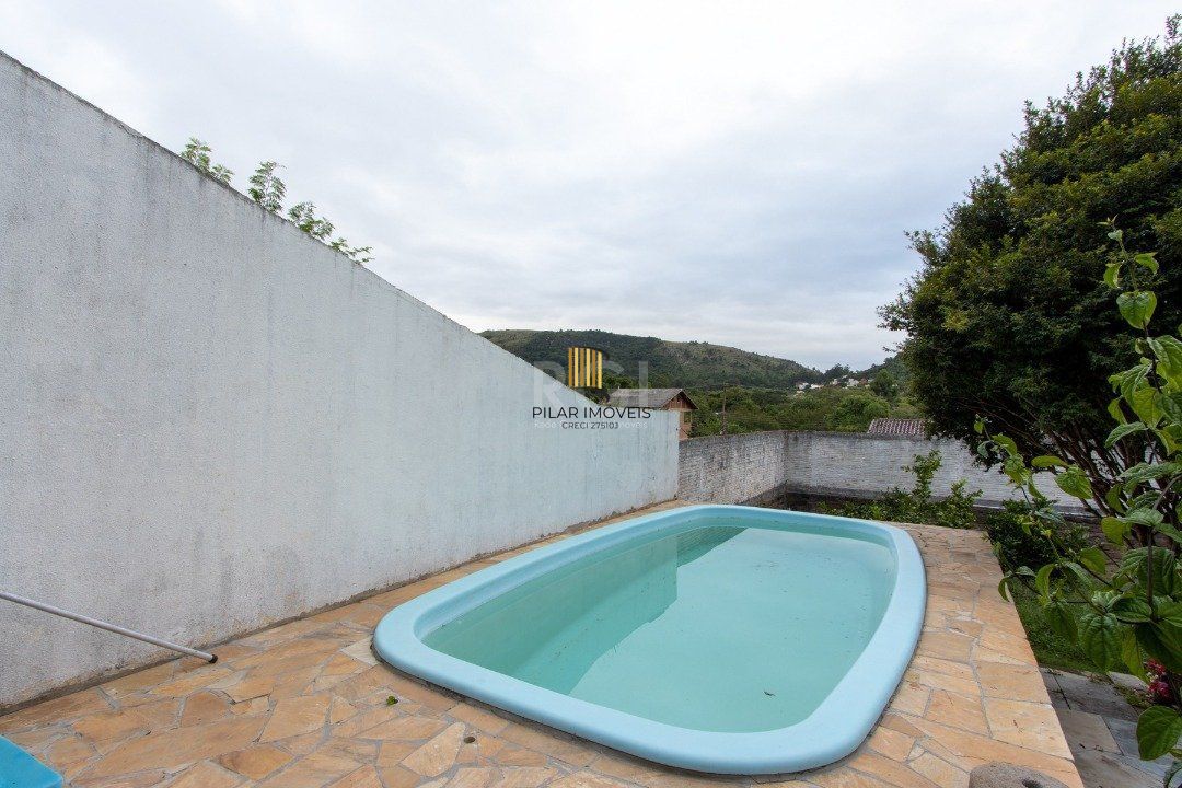 Casa 4 dormitórios no bairro Hípica