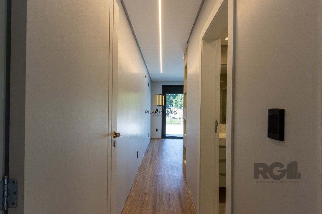 Casa 3 dormitórios no bairro Medianeira
