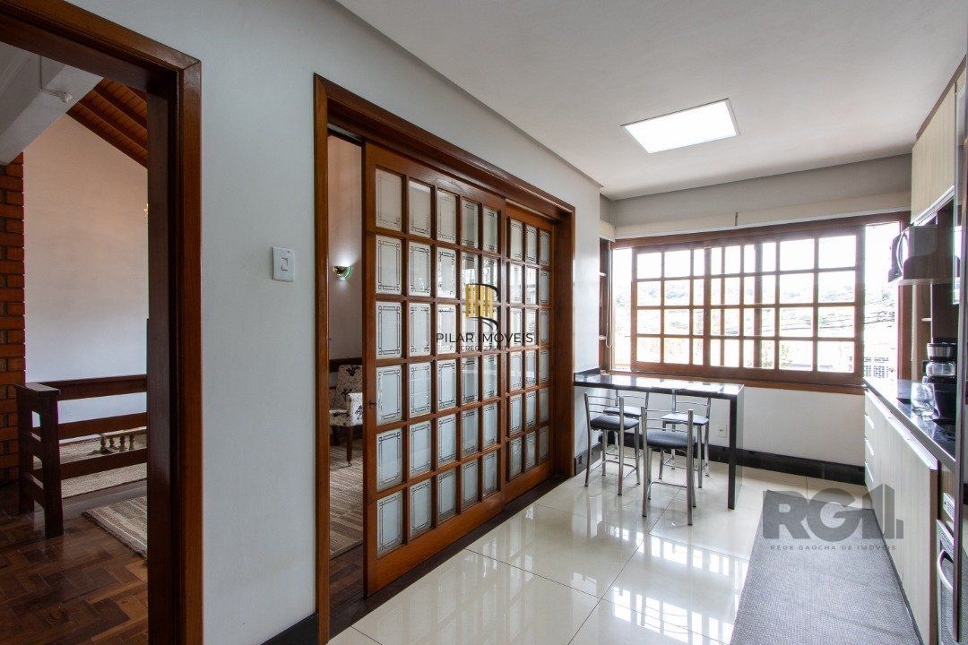 Casa para Venda - 440m², 3 dormitórios, sendo 1 suites, 2 vagas - Santa Tereza