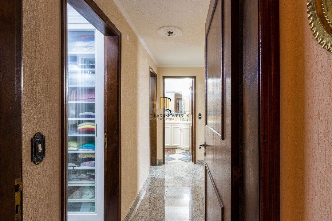 Casa para Venda - 430m², 4 dormitórios, sendo 2 suites, 4 vagas - Vila Assunção