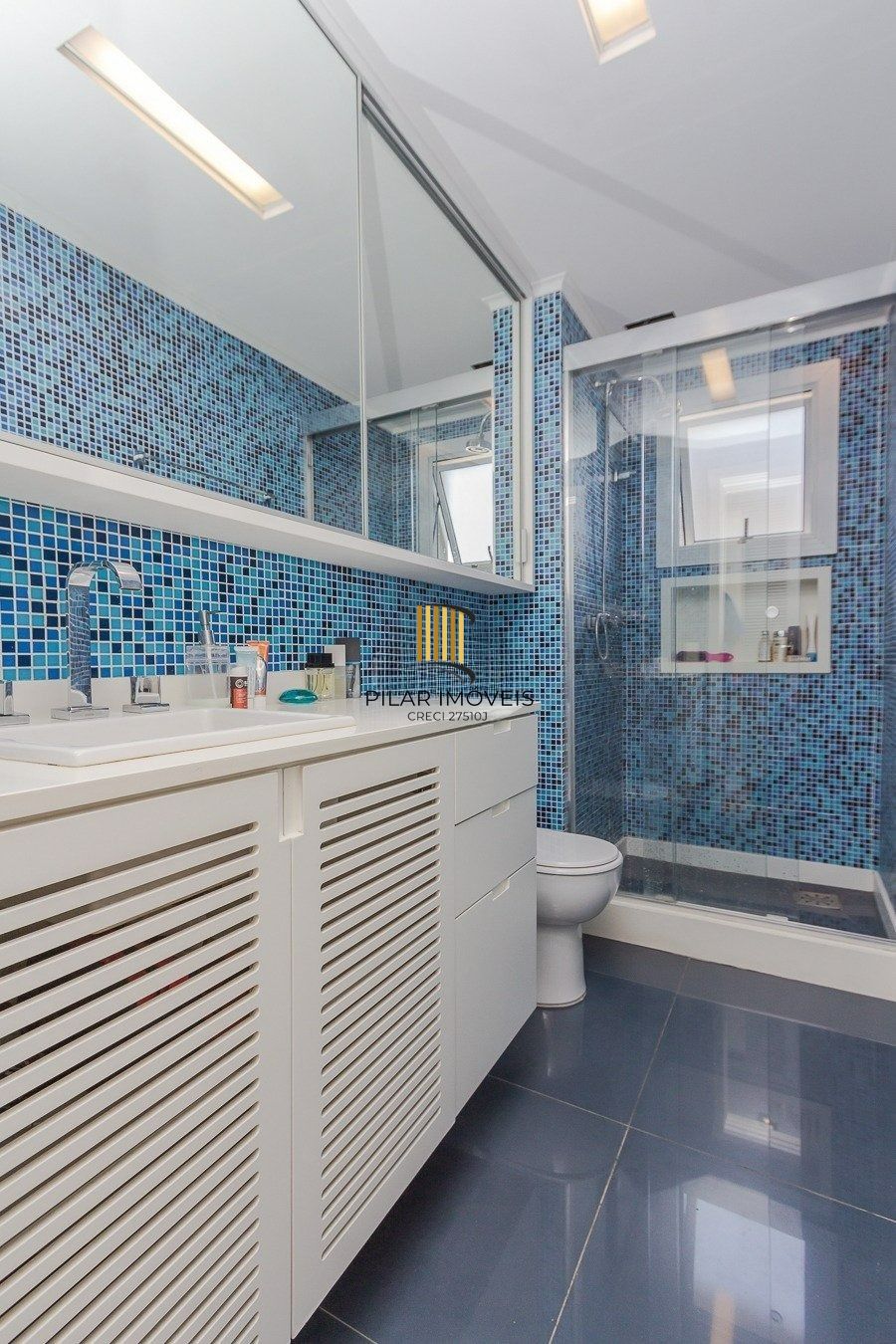 Apartamento 2 dormitórios, 1 suíte, 2 vagas, Petrópolis, Porto Alegre.