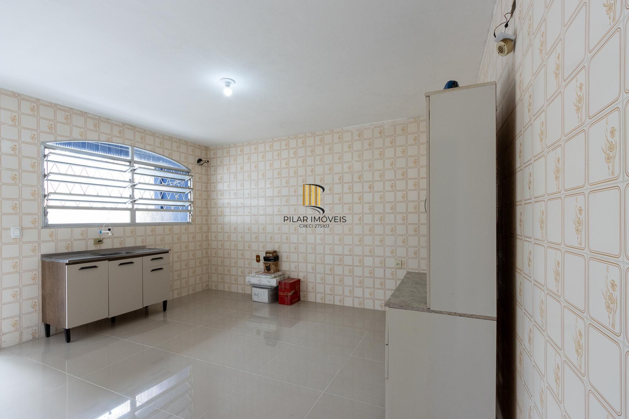 Terreno com 2 casas, 4 quartos, 1 suite - Bairro Cavalhada