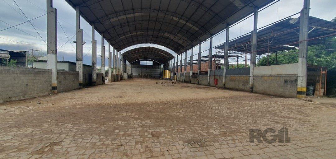 Prédio comercial com área total de 5.000 m² na rua Frederico Mentz, bairro Navegantes.