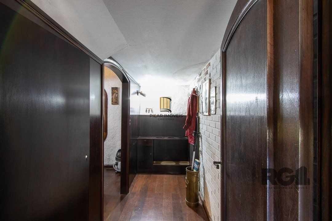 Casa para Venda - 580m², 3 dormitórios, sendo 1 suites, 3 vagas - Santa Tereza