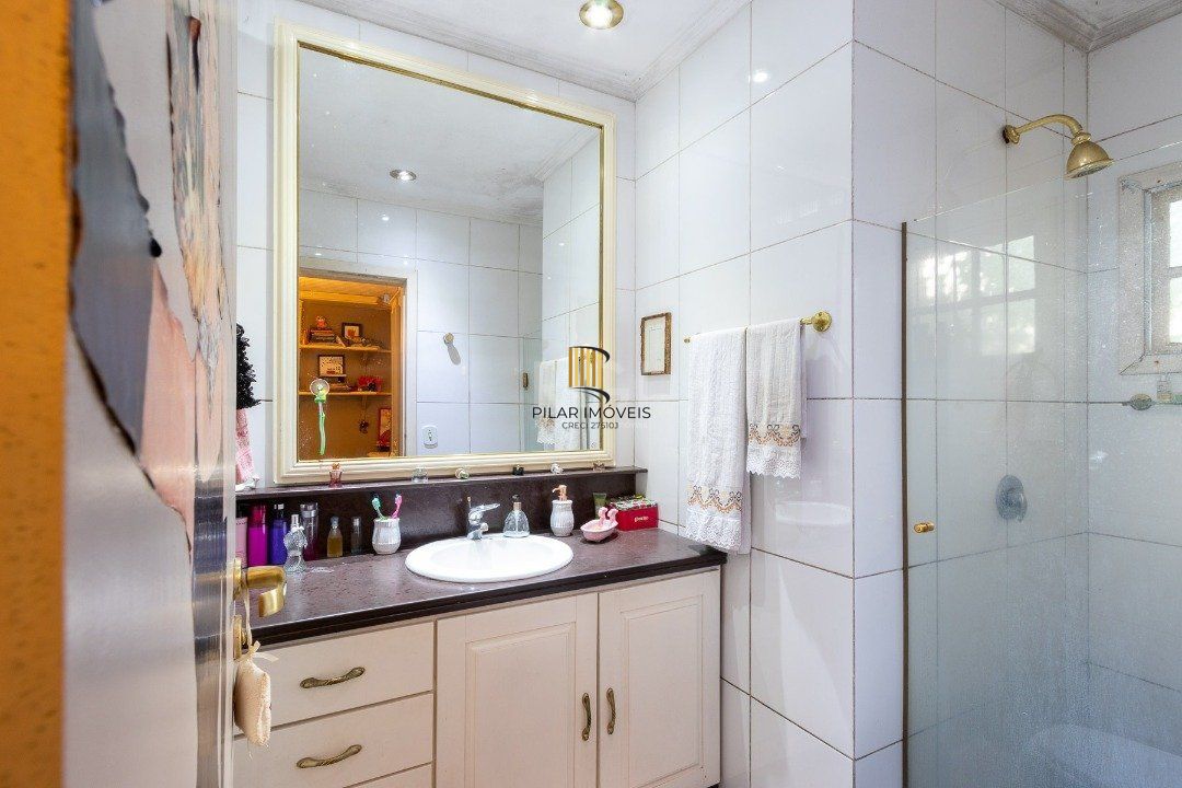 Casa para Venda - 192m², 4 dormitórios, sendo 3 suites, 4 vagas - Tristeza