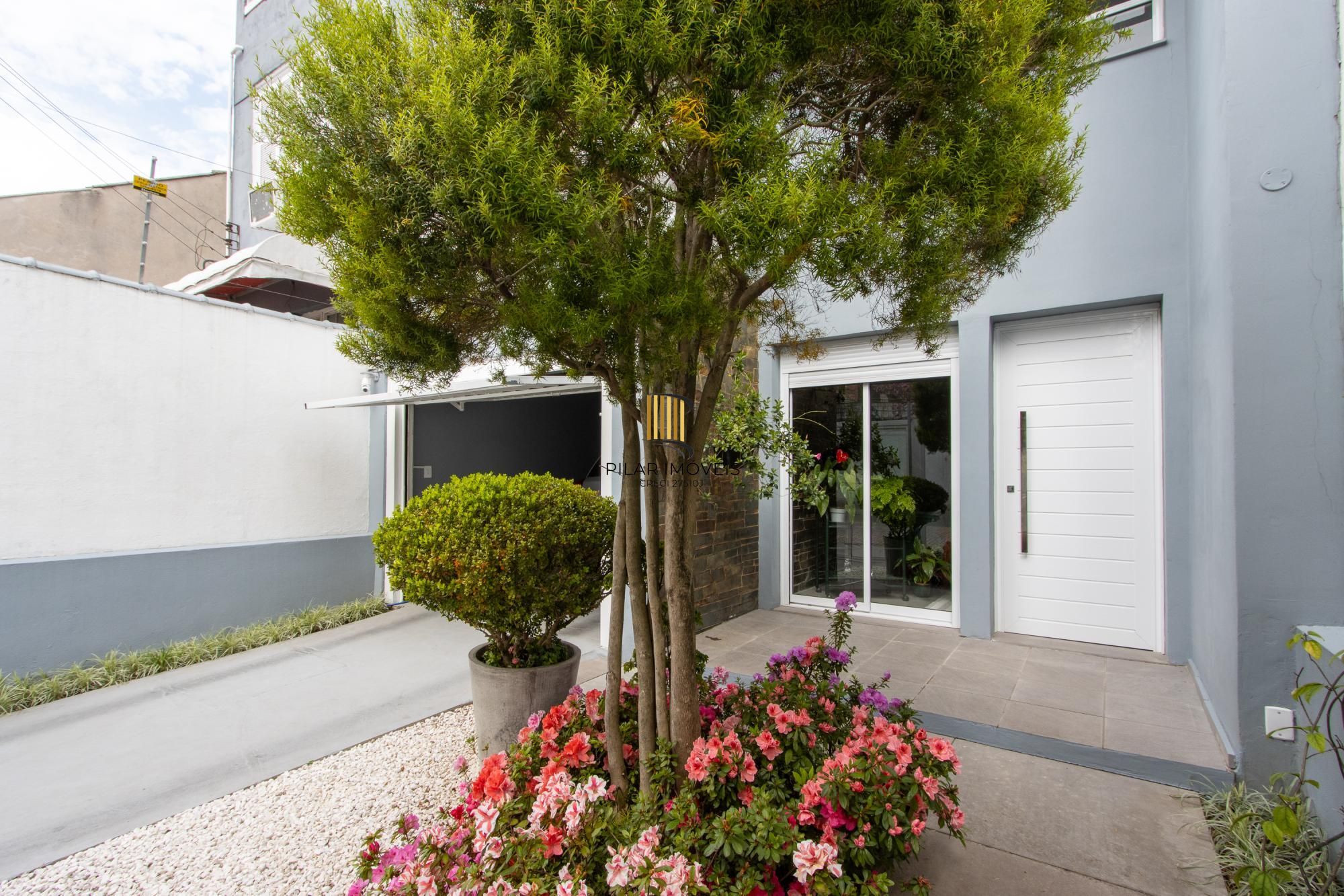 Casa TODA Reformada à Venda  – Mobiliada