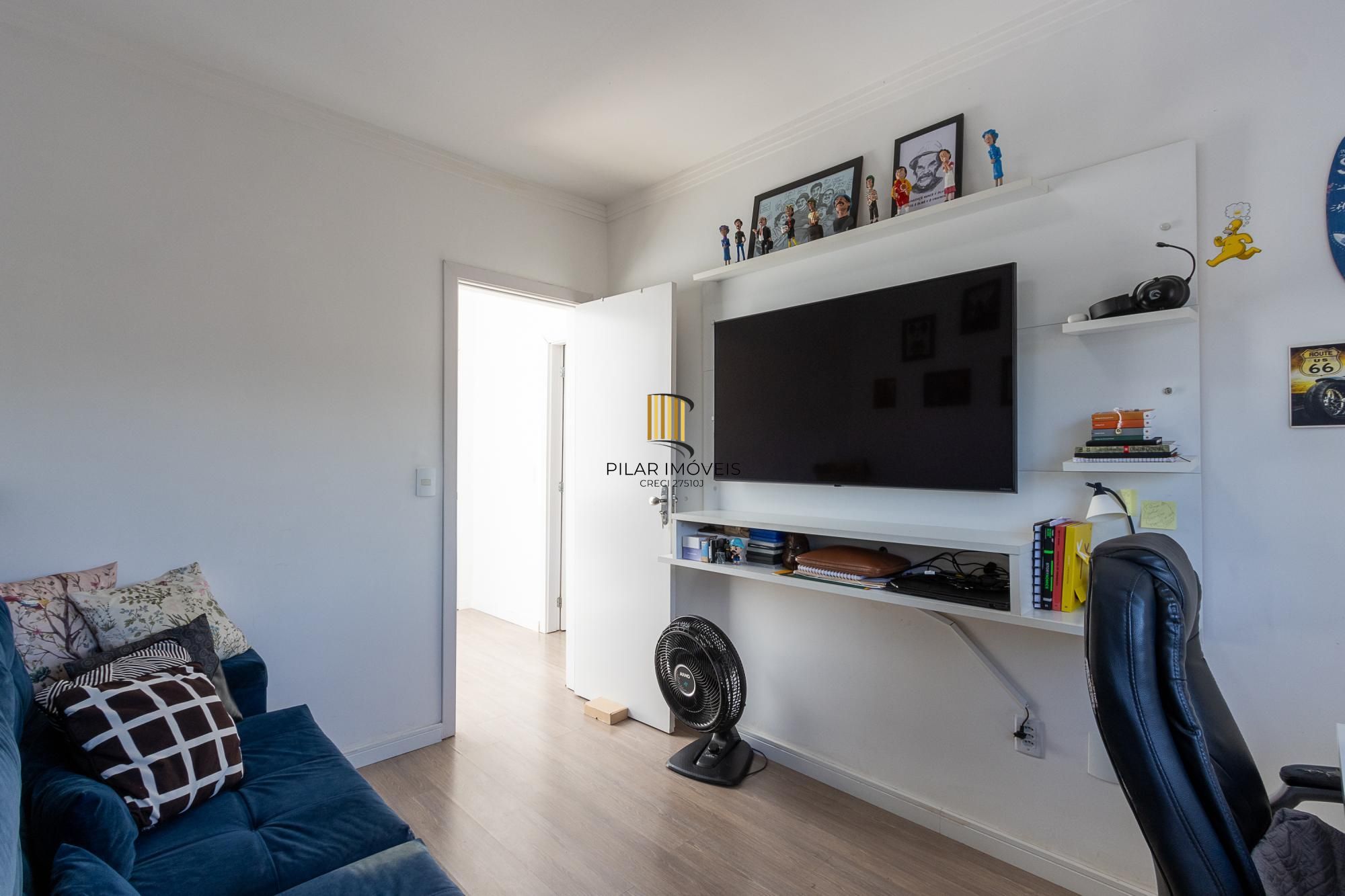 Linda  Casa em condomínio , localizada no bairro TRISTEZA, Zona Sul de PORTO ALEGRE..