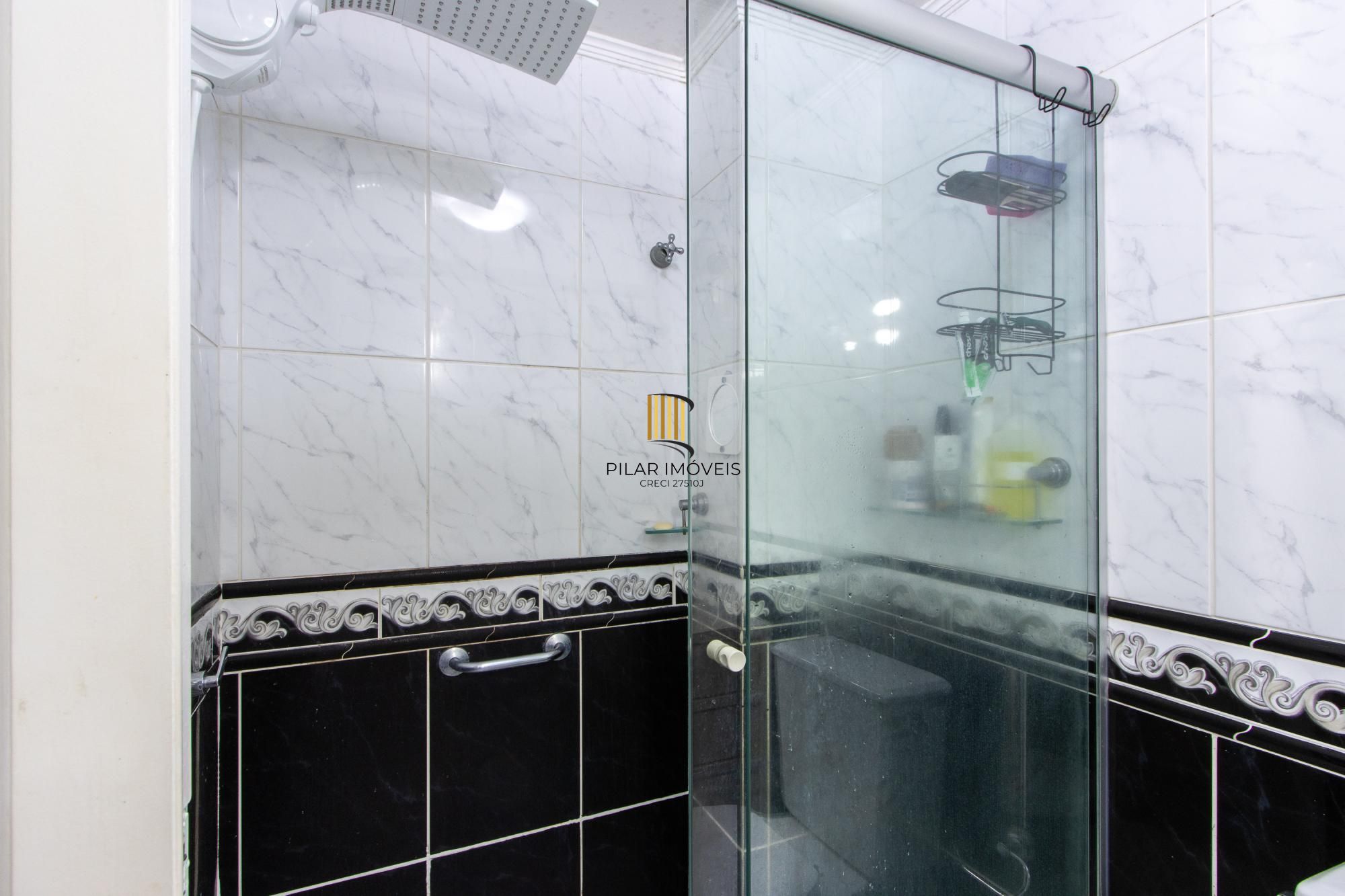 Apartamento de 2 quartos, living, cozinha planejada, área de serviço e 1 vaga.