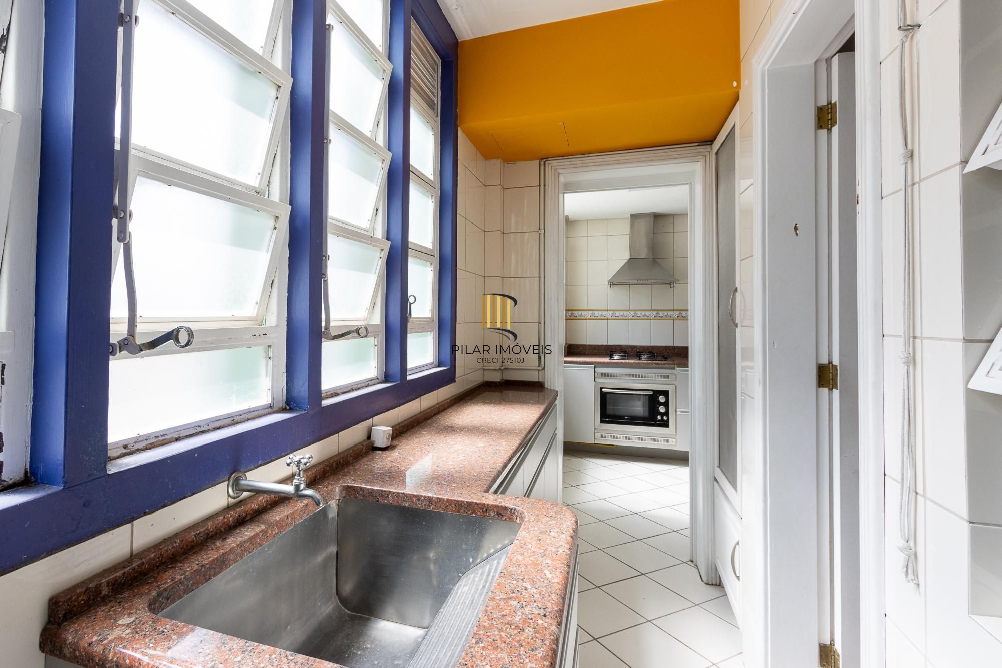 Apartamento amplo e bem localizado no Menino Deus!!