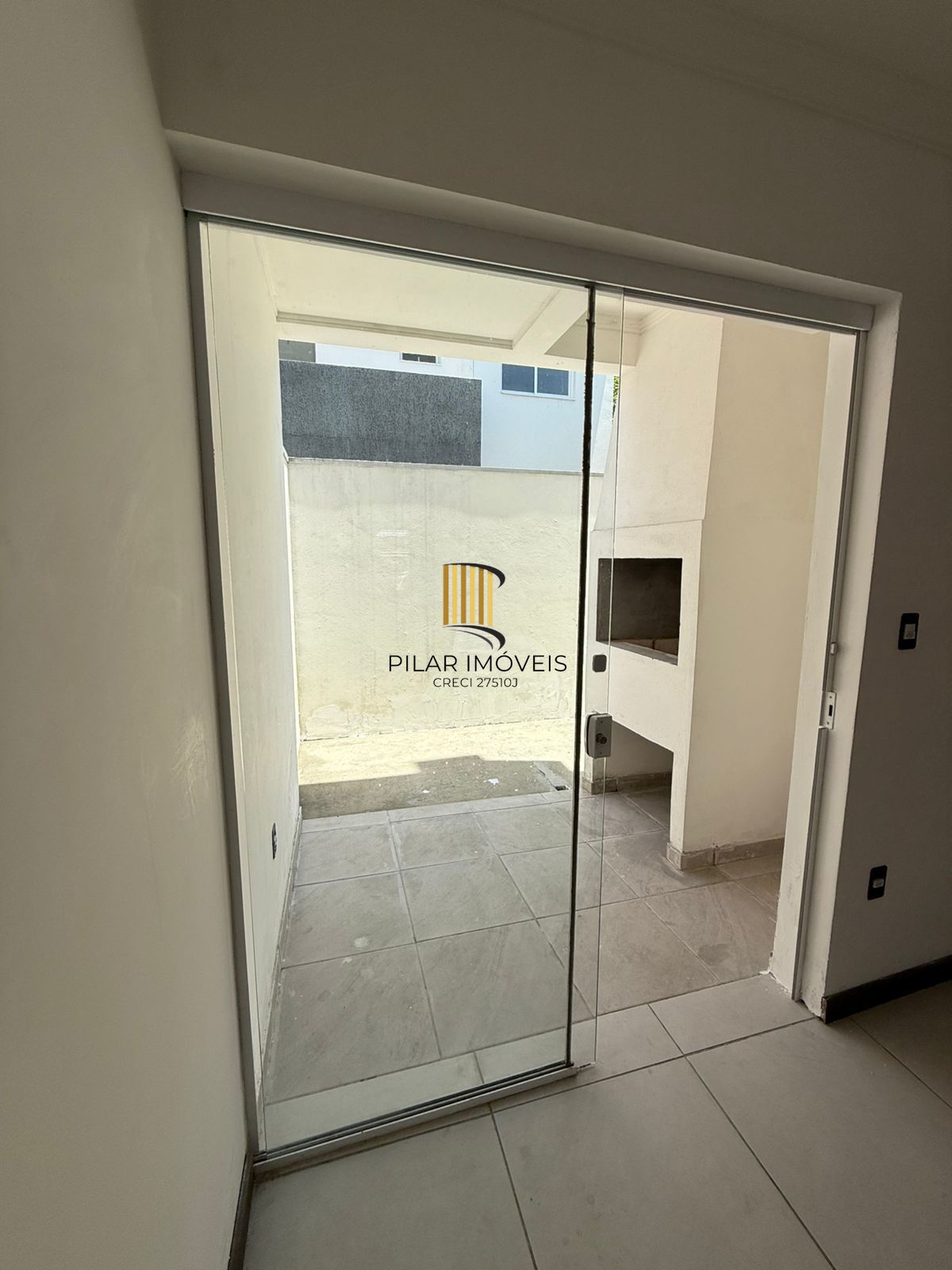 Casa nova em condominio a venda em Porto Alegre