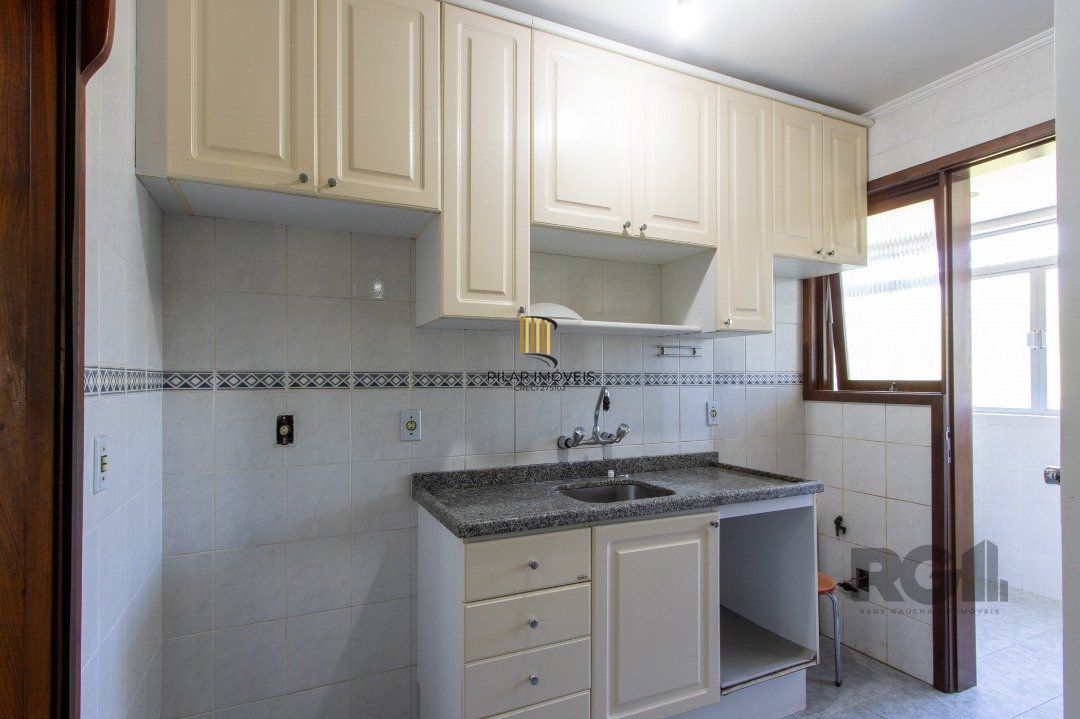 Apartamento, 2 dormitórios, bairro Cristal.