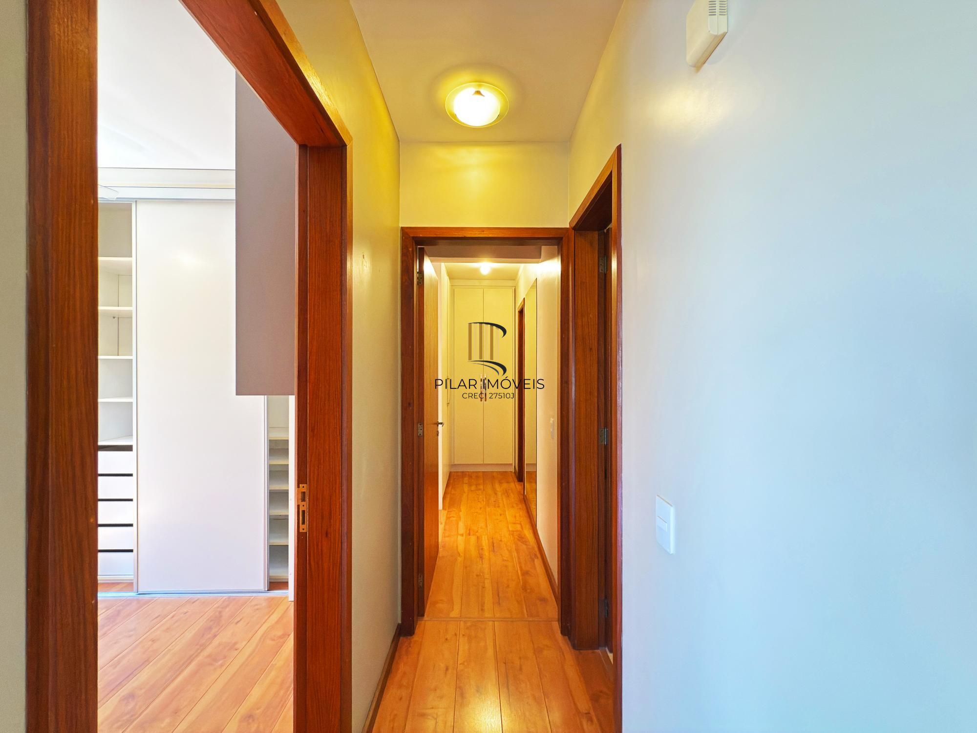 Apartamento desocupado, 2 quartos (1 suite), 2 vagas - Bairro Tristeza