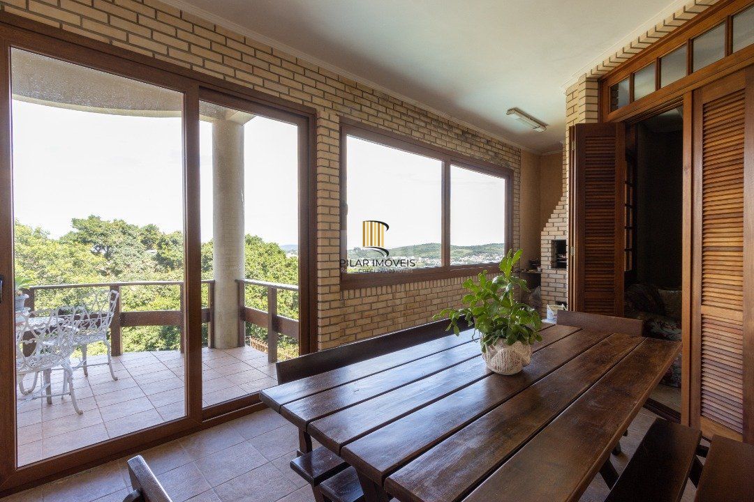 Casa de Condomínio 4 dormitórios no bairro Nonoai