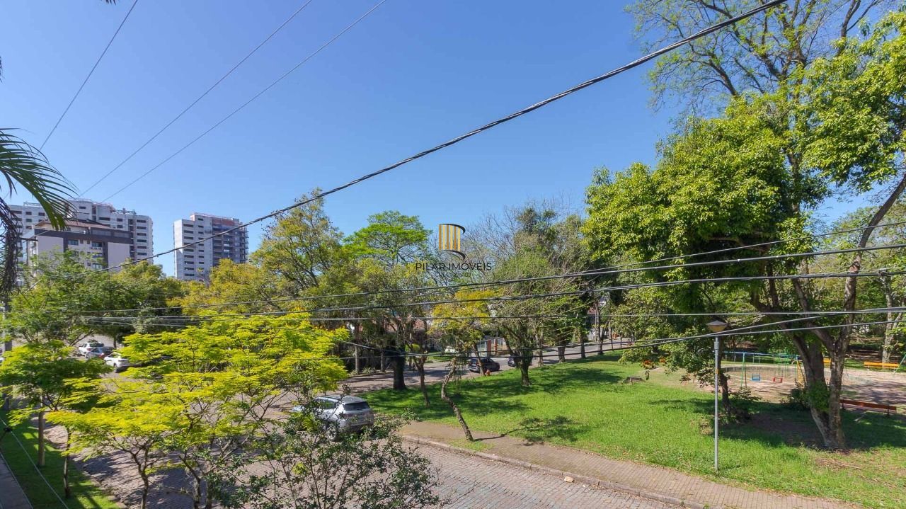 Casa em Condomínio com 487m² | 4 Dormitórios sendo 4 suítes, 3 vagas, no Bairro Três Figueiras, Porto Alegre